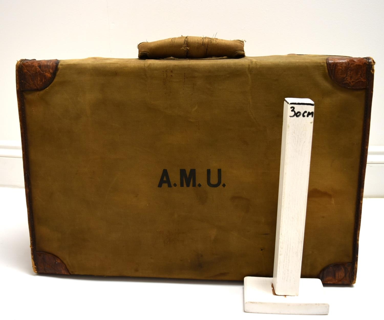 An early 20th century canvas covered crocodile skin effect gentlemen's vanity case embossed with - Image 5 of 14