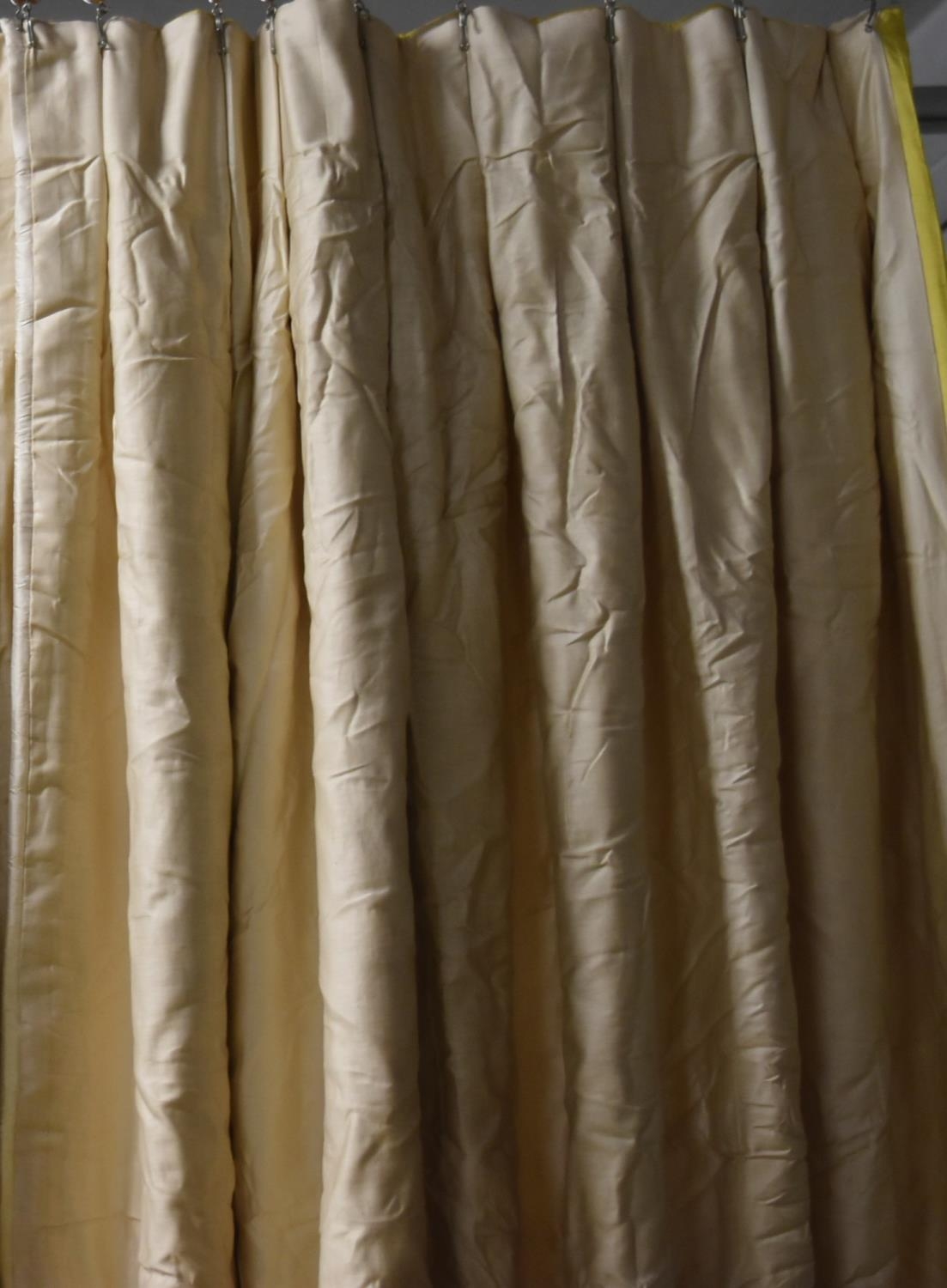 A single bright yellow silk pinch pleated interlined curtain. H.318 W.105cm - Image 3 of 6