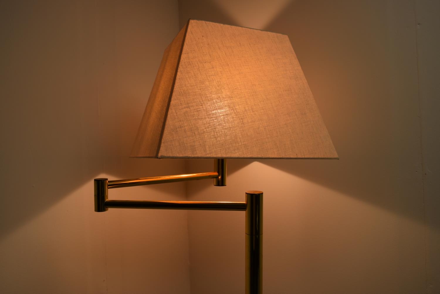 A contemporary brass plated standard lamp with adjustible arm with extension and shade raised on - Image 4 of 7