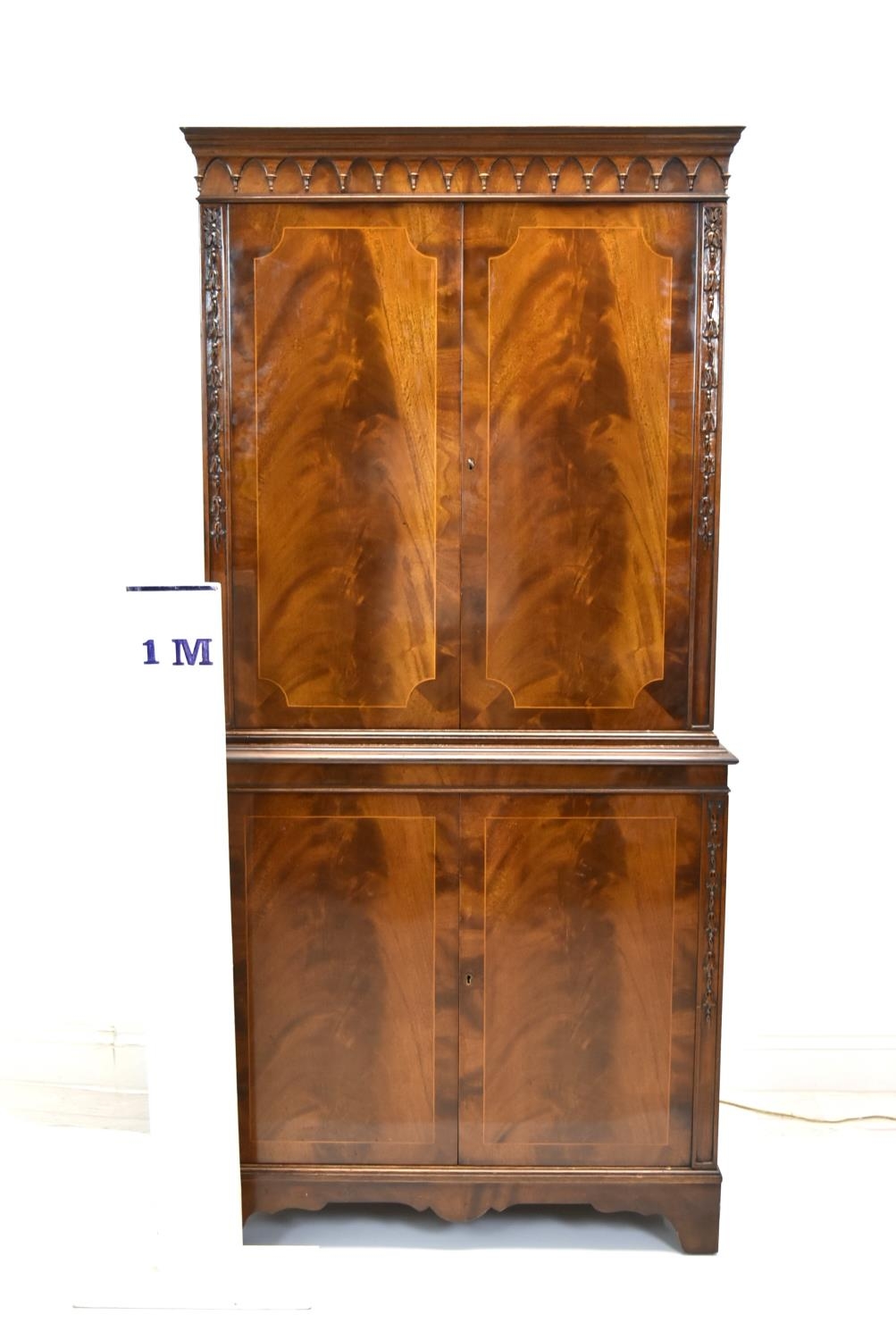 An early 20th century Georgian style inlaid mahogany twin door display cabinet opening to reveal - Image 2 of 4