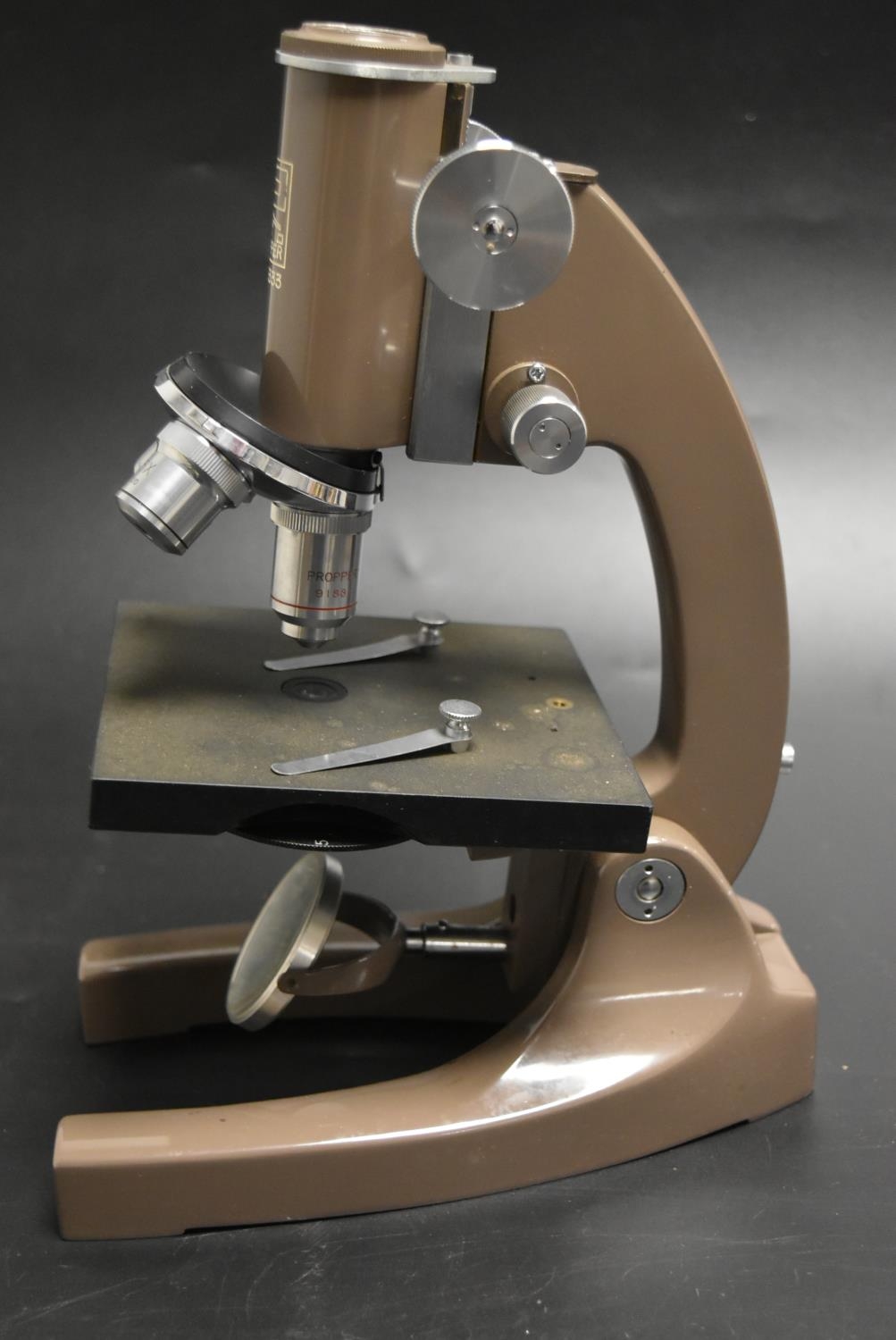 A mid 20th century Propper microscope, Model No. 73333. H.28cm - Image 4 of 6
