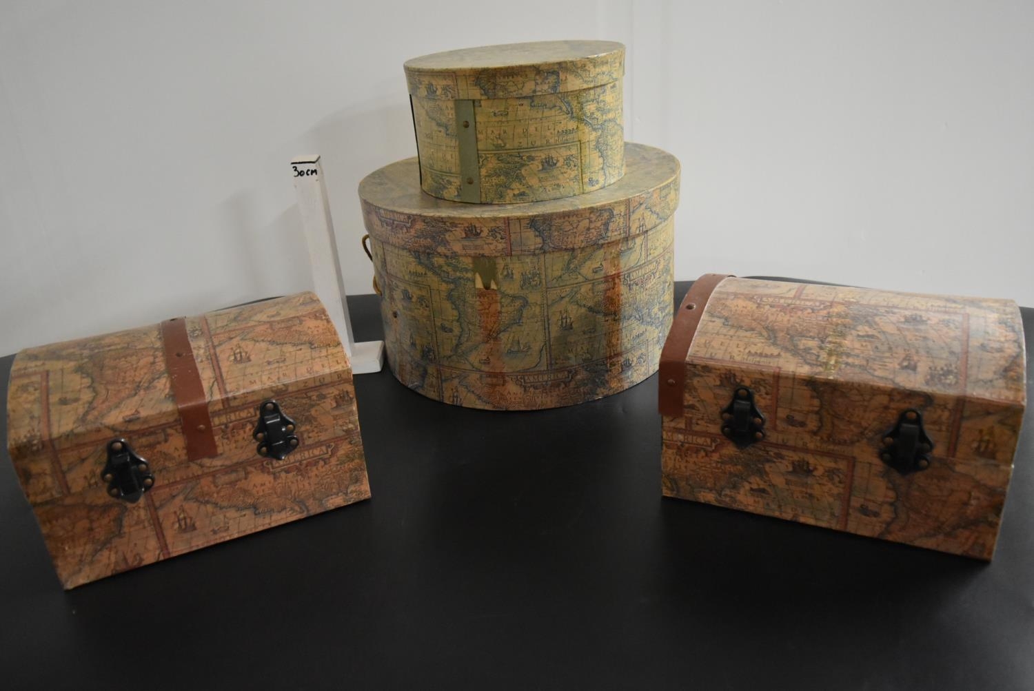 Four assorted hat boxes to include a pair of dome topped rectangular boxes and two cylindrical - Image 2 of 7