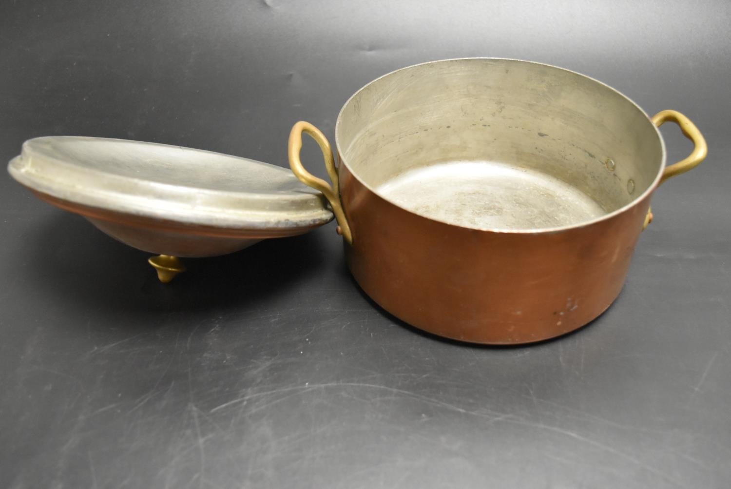 Assortment of metalware to include an oval copper lidded cooking pot, a pair of hexagonal pewter - Image 7 of 10