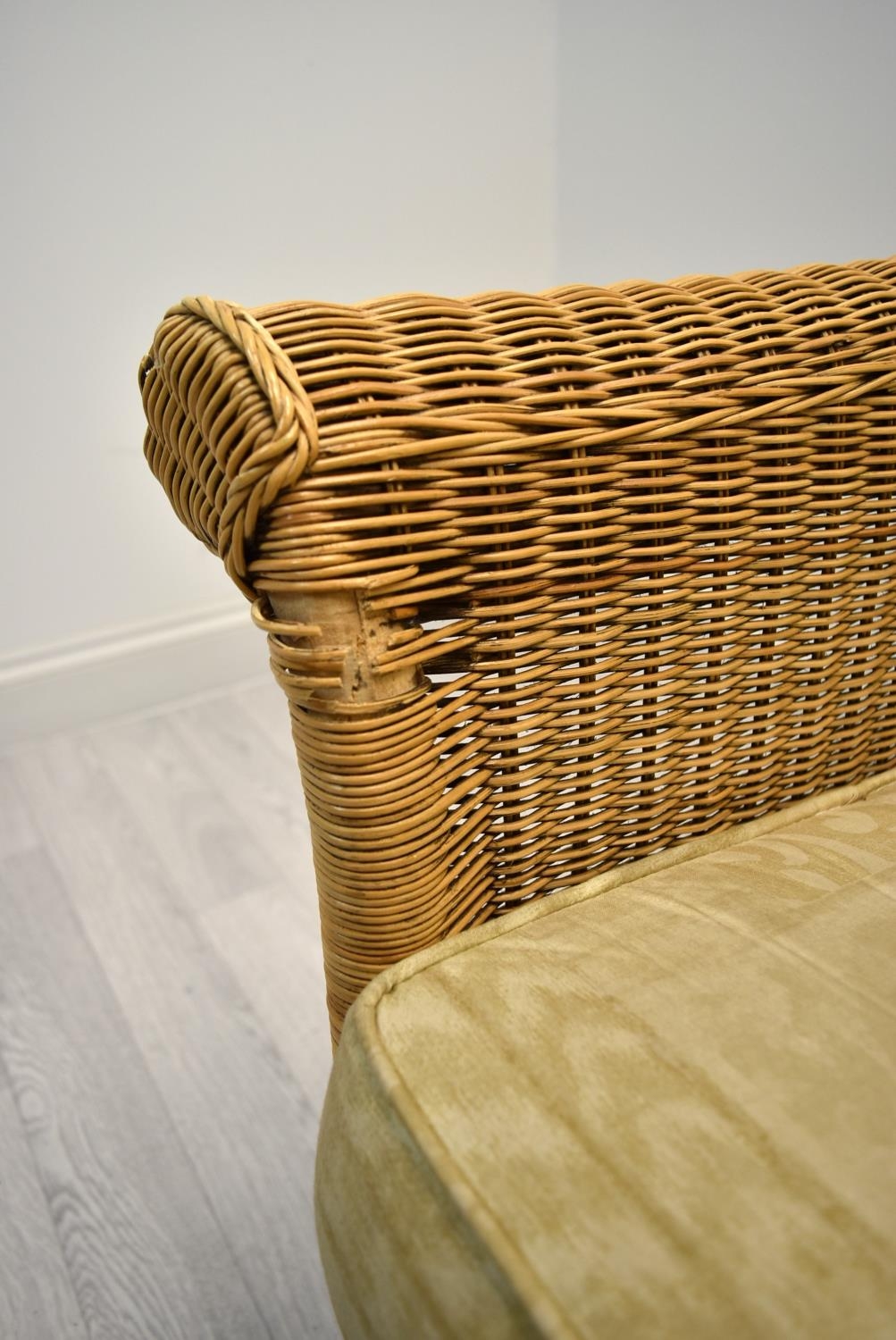 A contemporary wicker two seater conservatory sofa with four loose cushions. H.98 W.135 D.63cm - Image 3 of 5