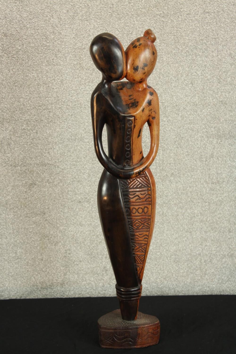 A contemporary carved African hardwood tribal figure of a kissing couple, raised on shaped plinth. - Image 3 of 3