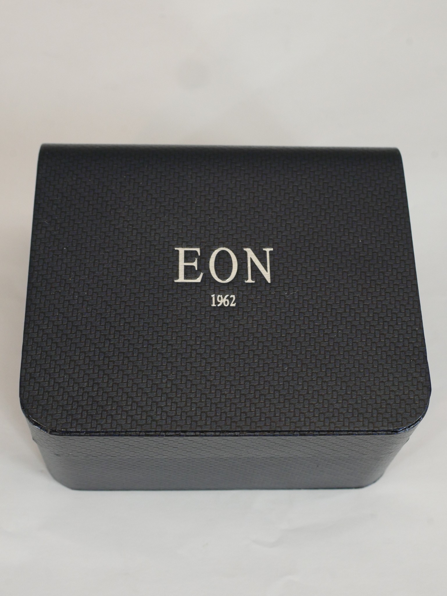 A new in box Eon fashion watch with Jade bead elastic bracelet and blue mother of pearl face. Box - Image 4 of 4