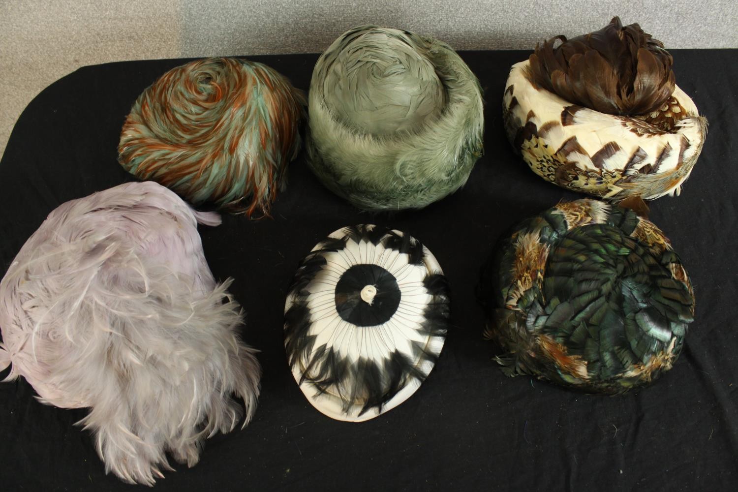 Six assorted 20th century ladies feathered hats - Image 2 of 4