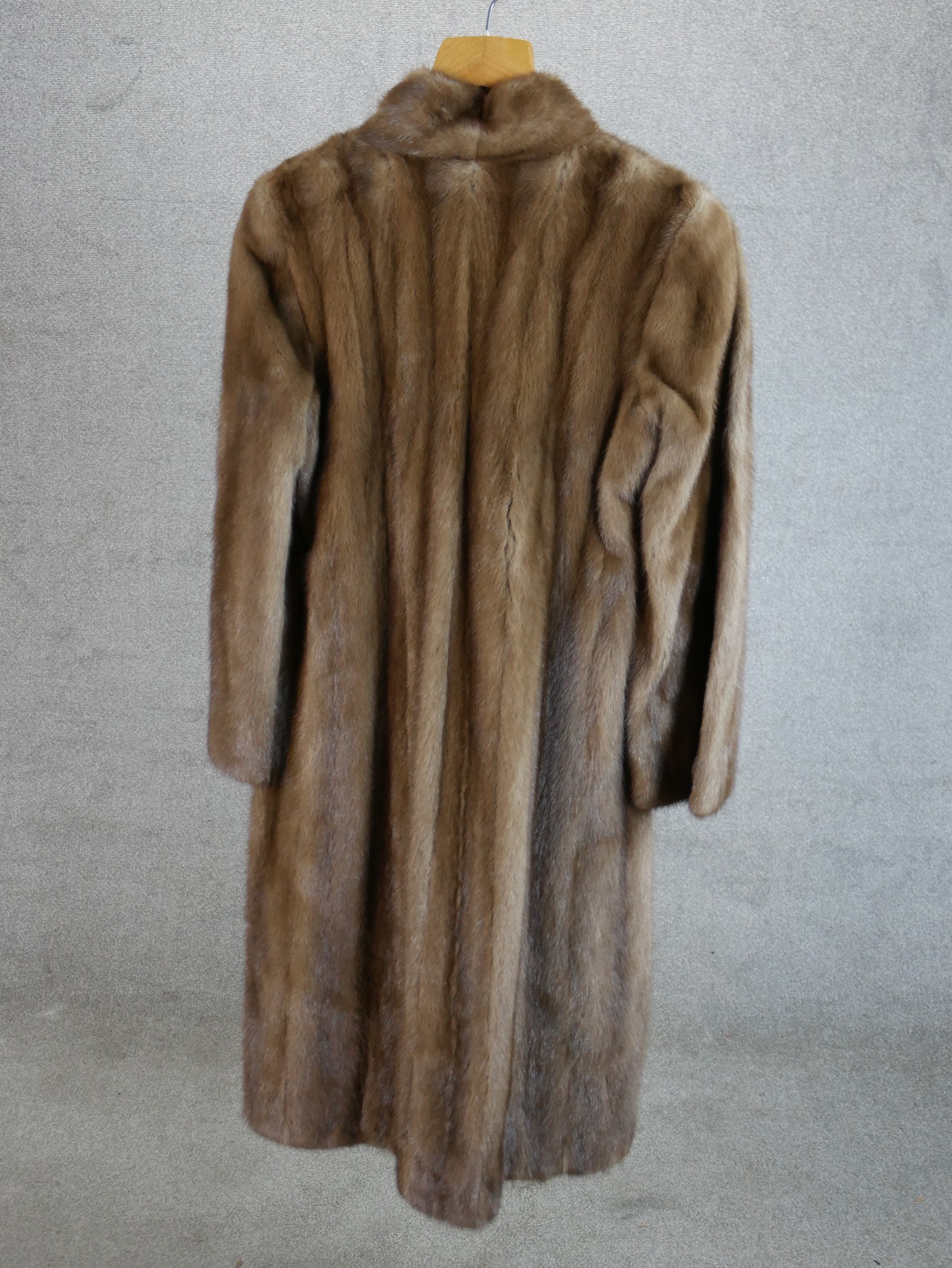 A ladies vintage ladies brown mink ladies full length jacket. H.120 W.50cm - Image 2 of 3