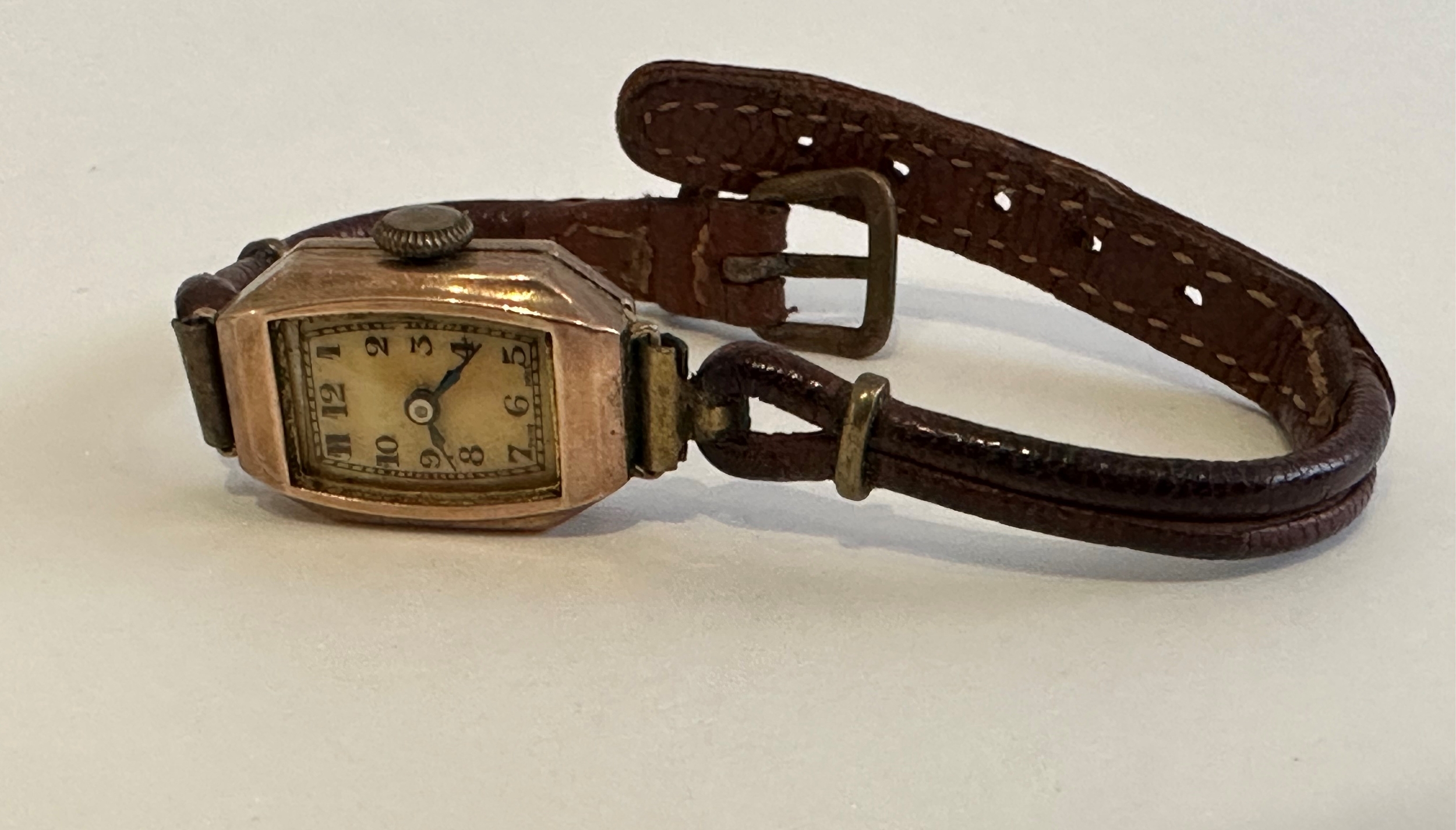 Three 9 carat gold vintage ladies cocktail watches. One with an engraved foliate design bezel and - Image 3 of 4