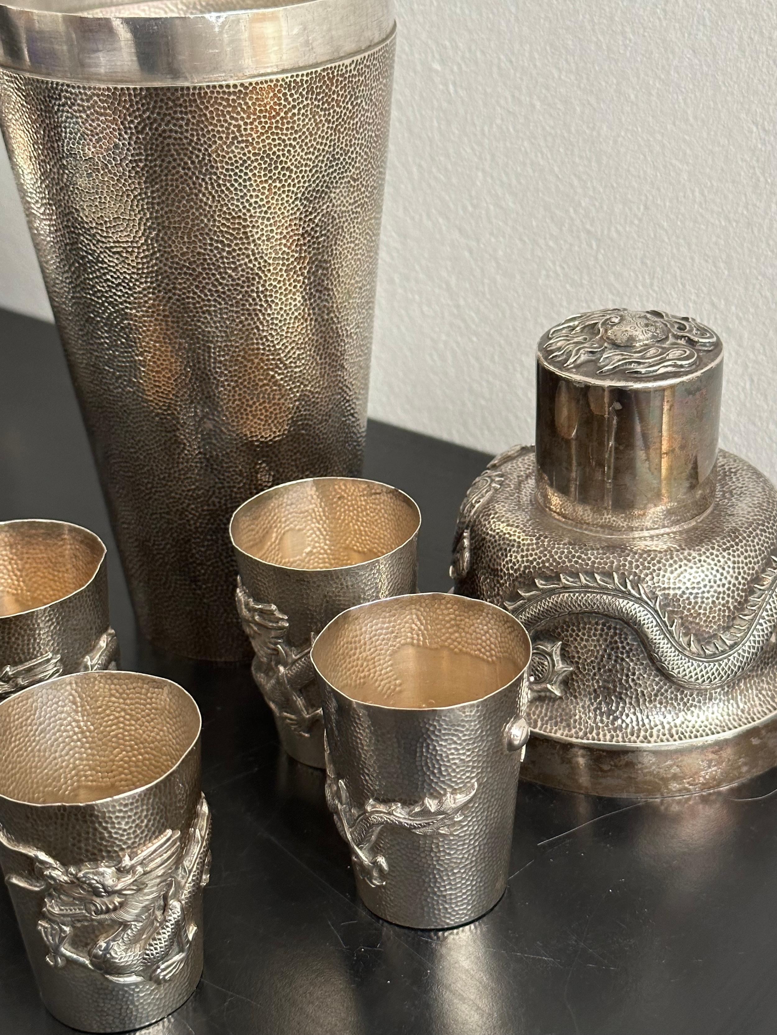 A Chinese silver repousse cocktail shaker and four matching shot glasses. The cocktail shaker - Image 2 of 5
