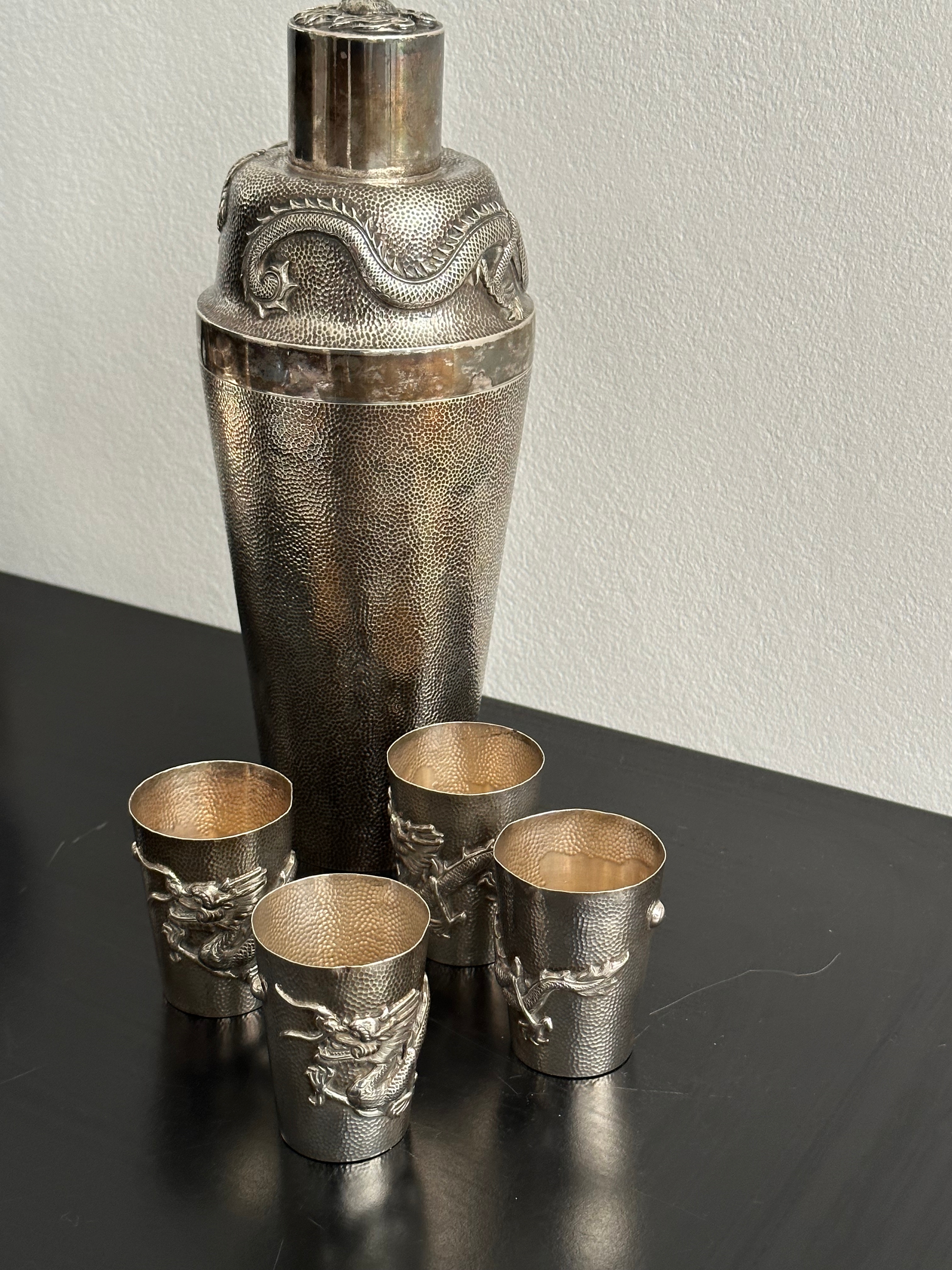 A Chinese silver repousse cocktail shaker and four matching shot glasses. The cocktail shaker - Image 3 of 5