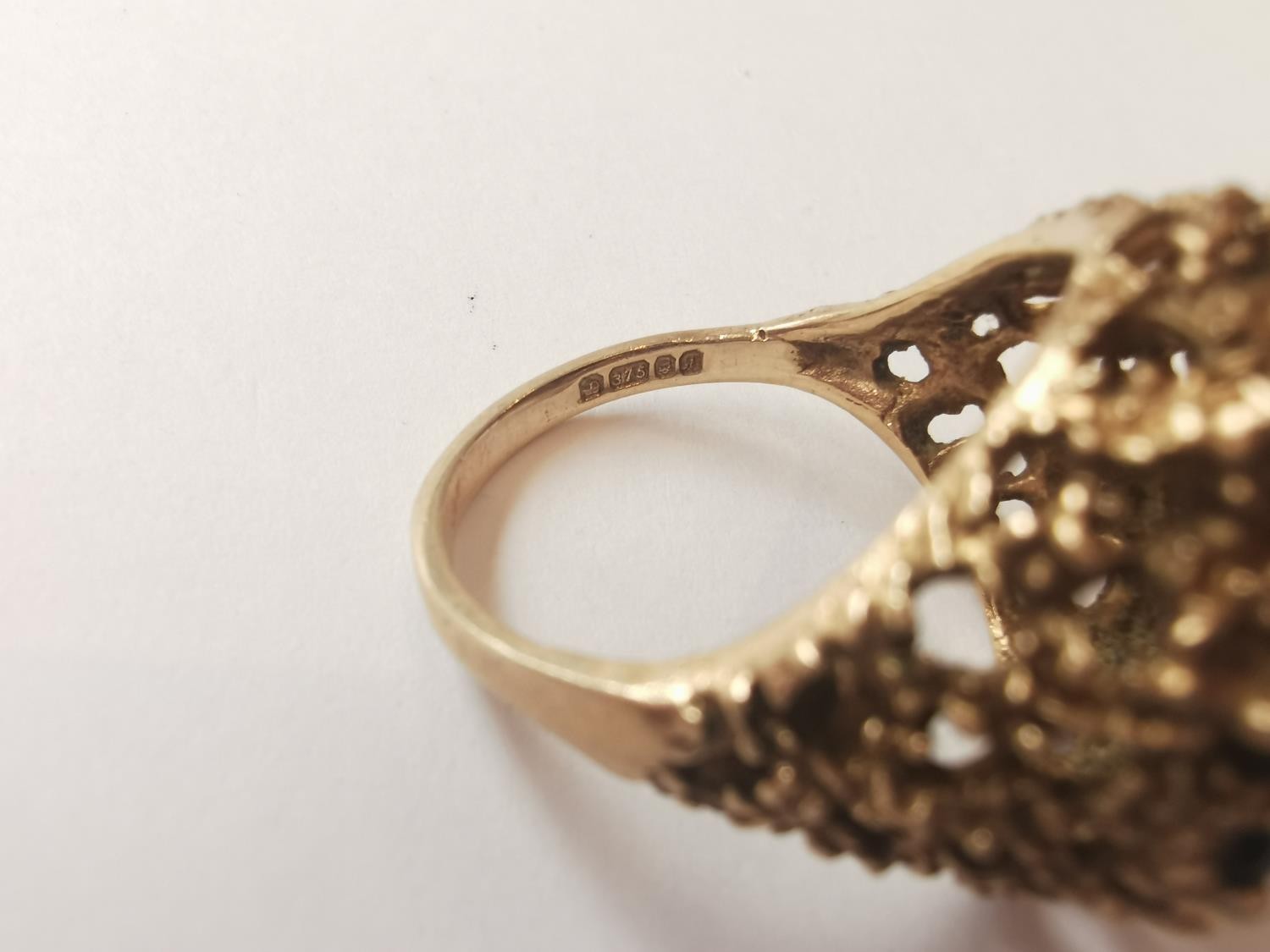 Two 9 carat yellow gold and red metal dress rings. One set with a large red paste stone, the other a - Image 4 of 5