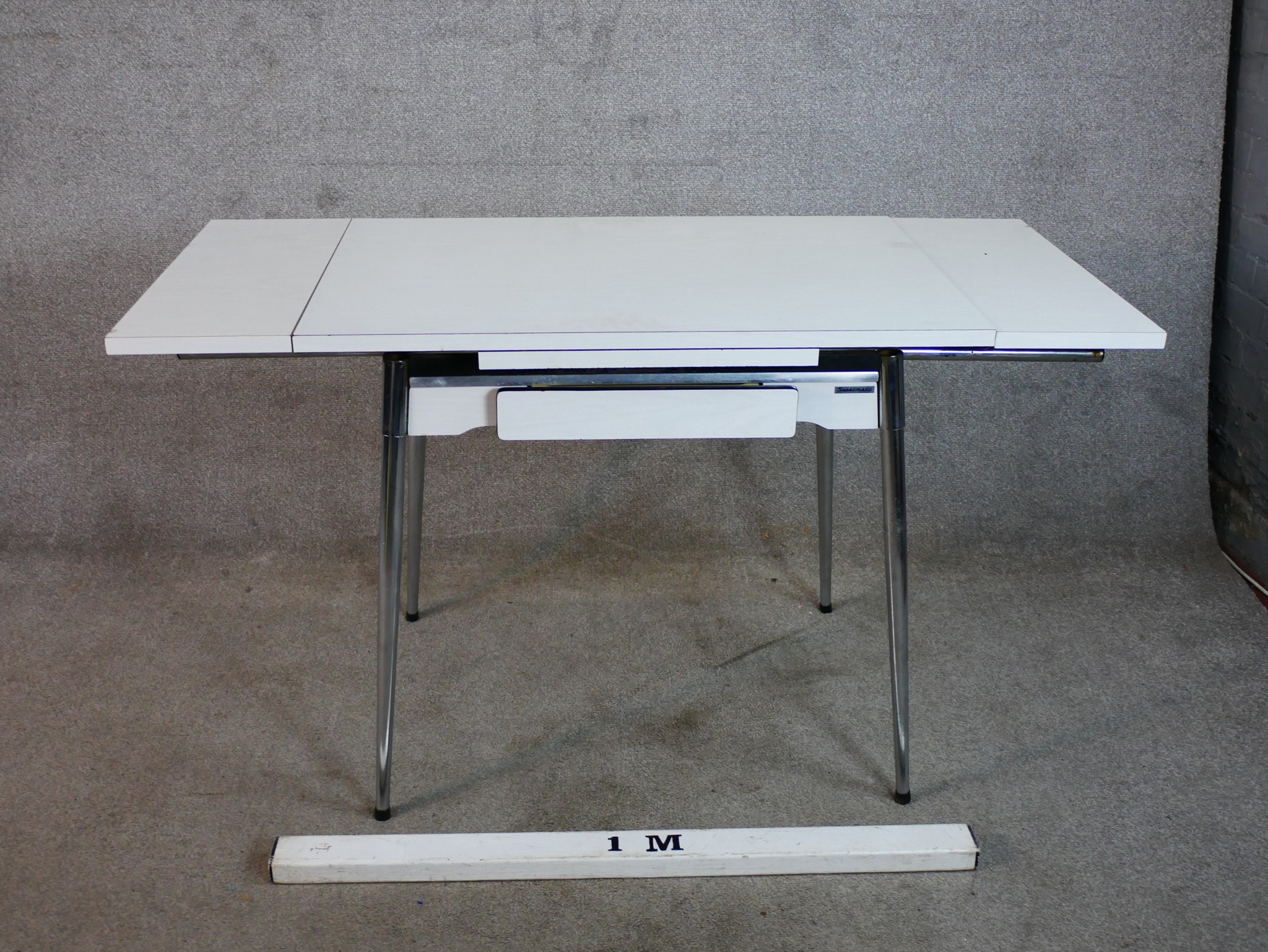 A mid 20th century Supamatic formica drawleaf dining table raised on chrome plated supports - Image 5 of 5