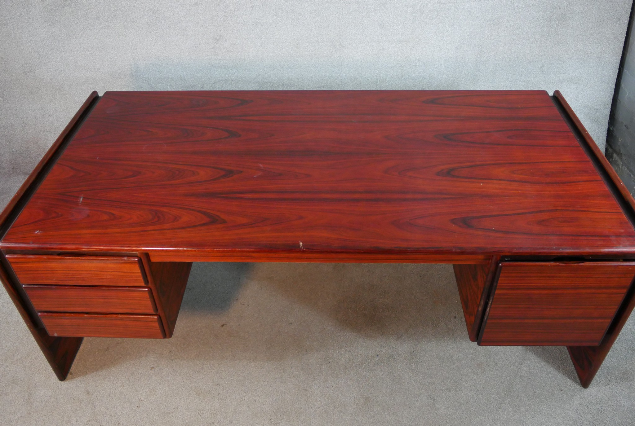 A large vintage executive style desk fitted with six drawers. H72 x W.190 x D.93 cm. - Image 2 of 5