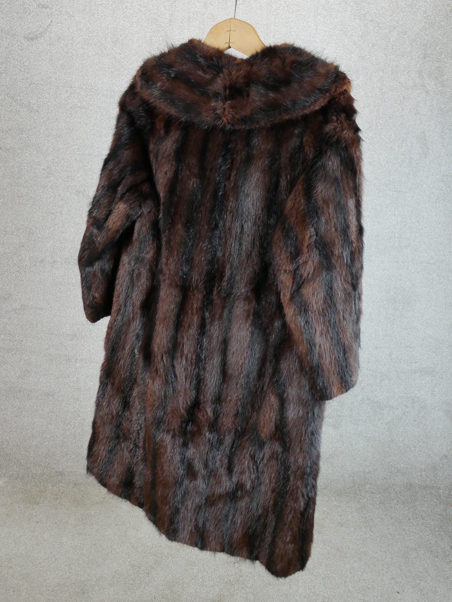 A ladies vintage brown fur ladies full length jacket. H.110 W.60 - Image 2 of 2