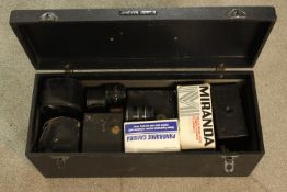 Assorted vintage cameras and camera equipment in a painted pine box with carrying handle. H.23cm