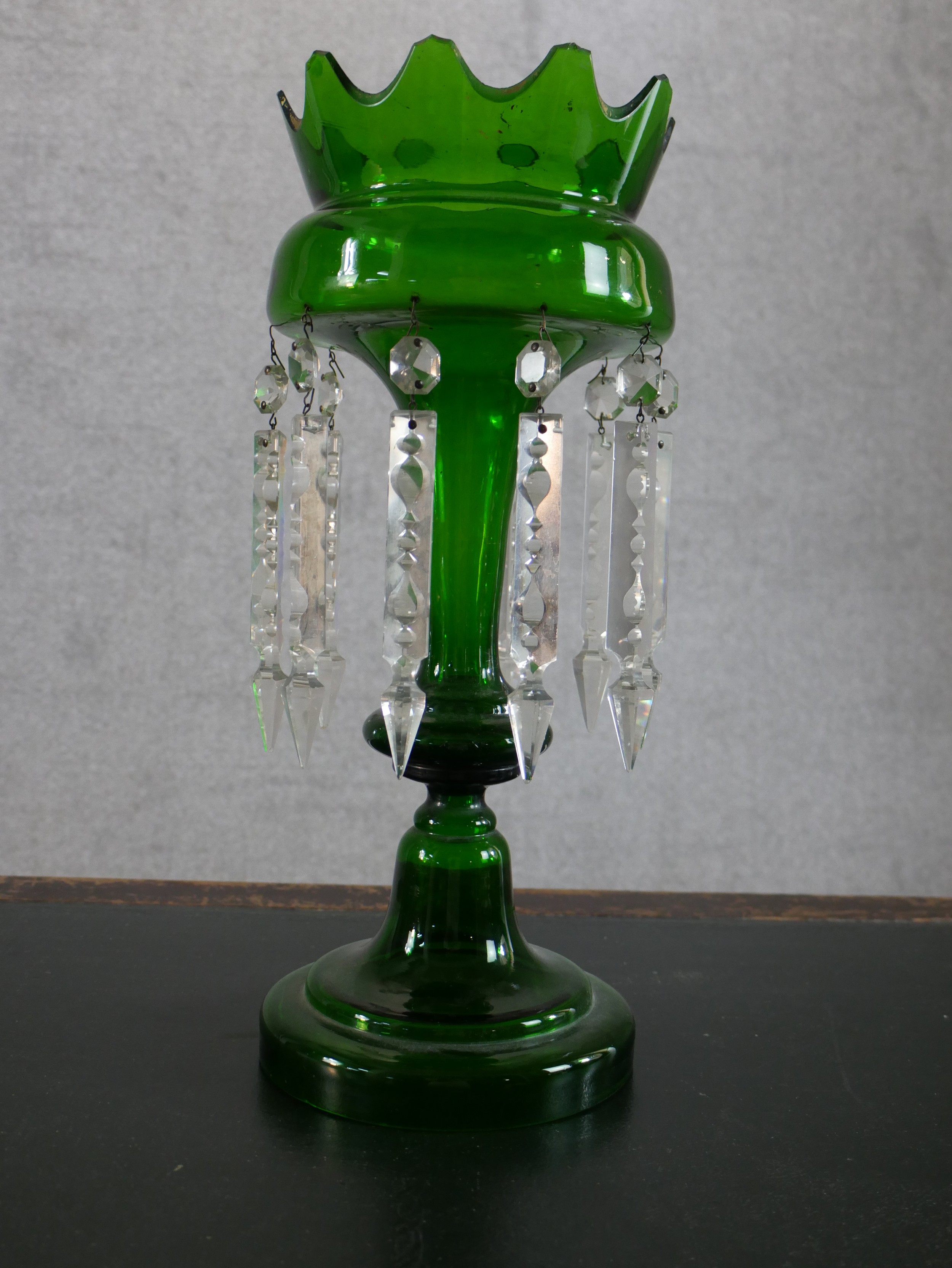 An Edwardian green glass hanging lustre with cut glass prism drops. H.41 W.17 D.17cm - Image 2 of 3