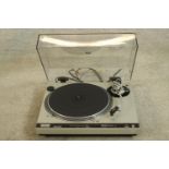 Technics SL-1700 Direct Drive Automatic turntable vinyl record player. H.14 x W.37 x L.45cm.