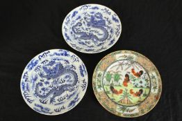 A pair of 19th century Chinese blue and white porcelain porcelain plates decorated with five claw