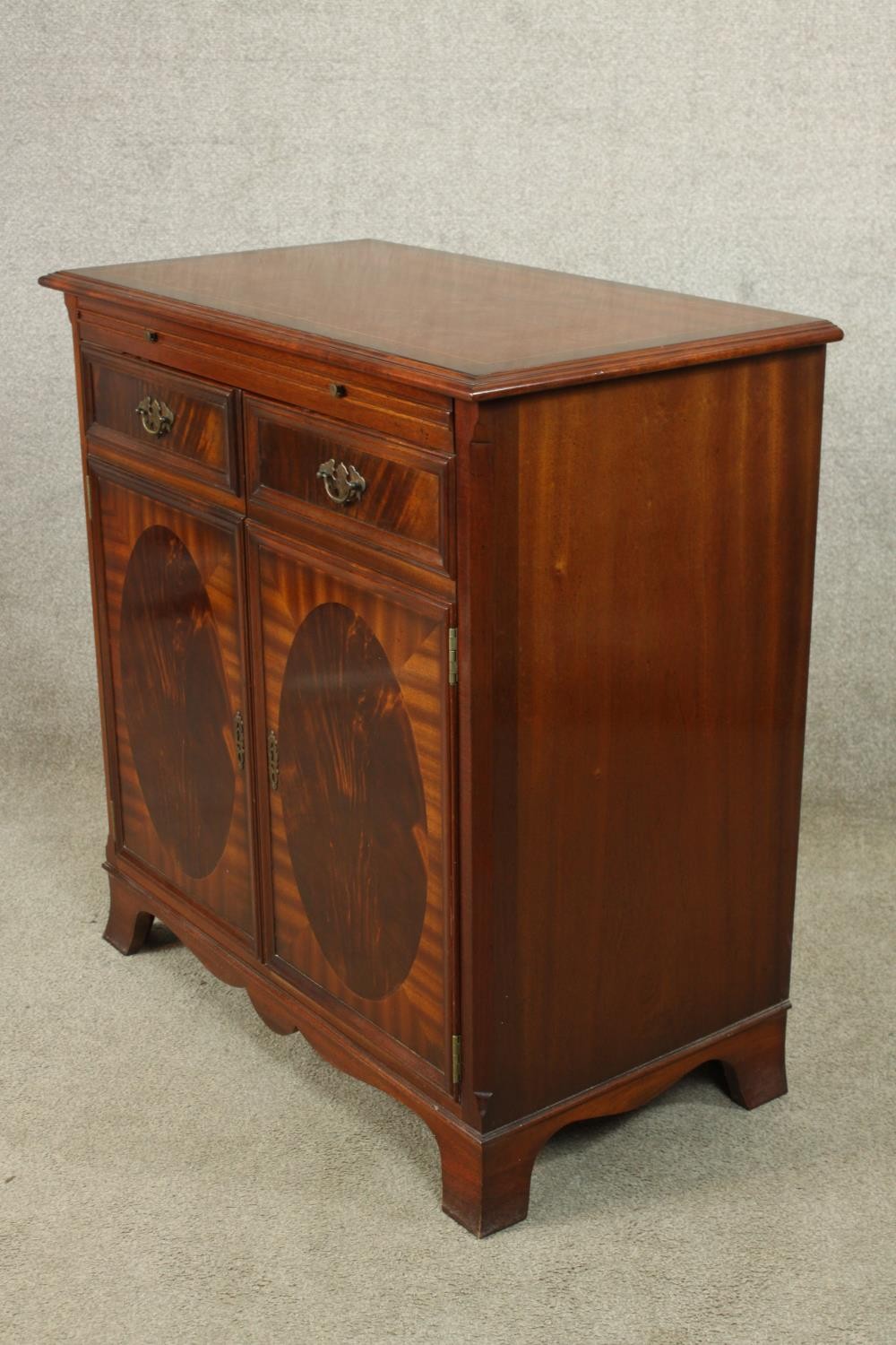 A contemporary Regency style twin door entertainment cabinet complete with with turntable, amp, - Image 4 of 6