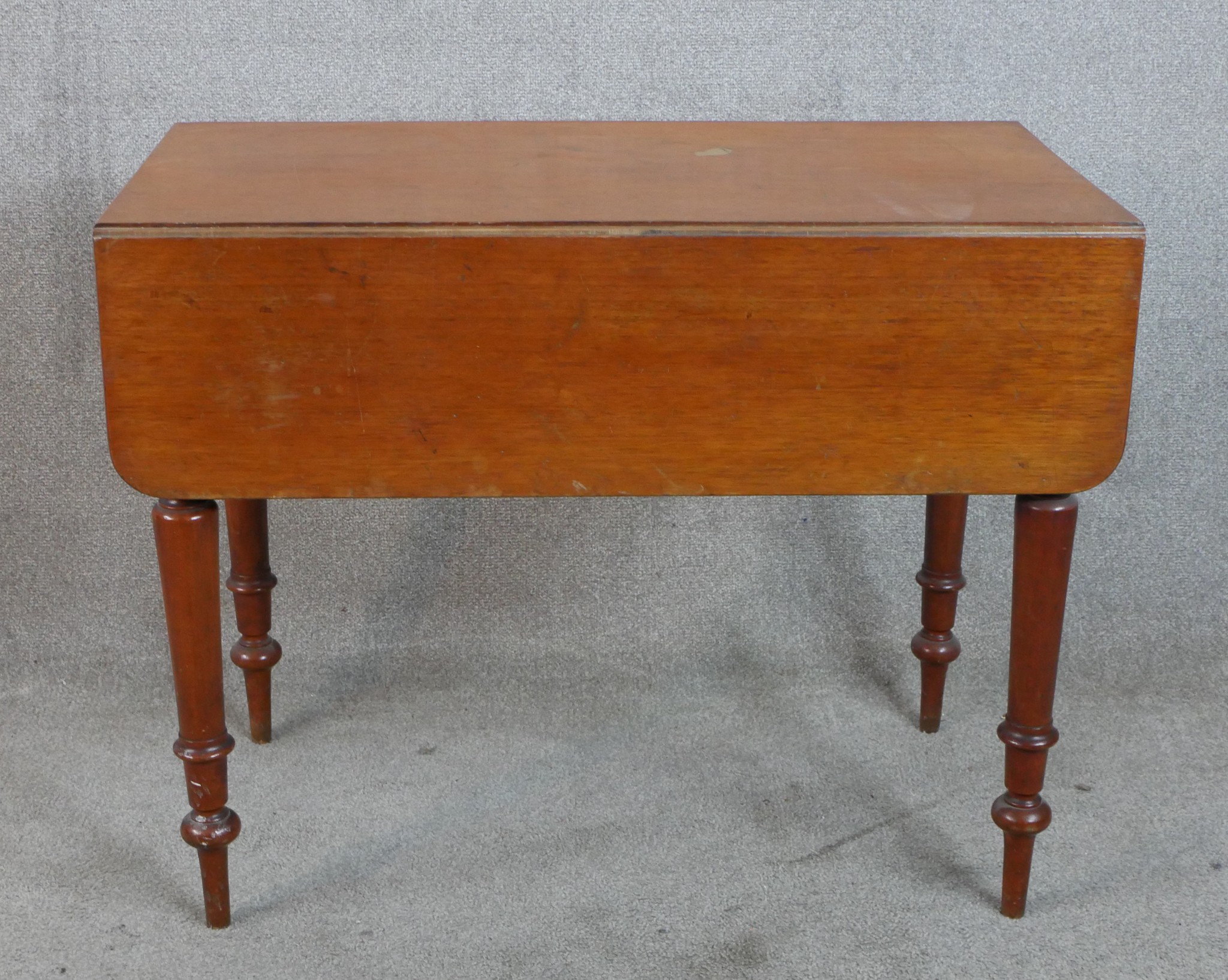 Mahogany Pembroke table, Georgian. H.72 W.93 D.91cm