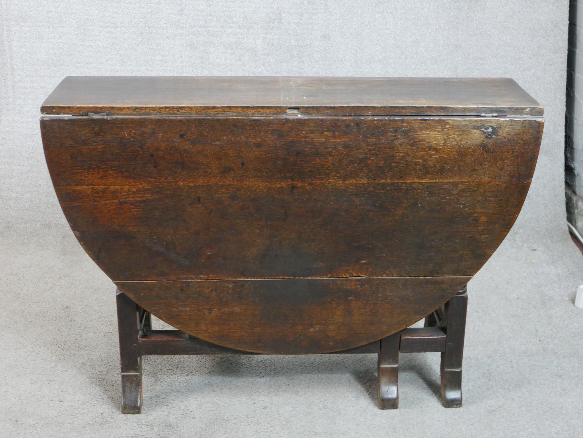 Oak dropleaf gateleg table, 19th century. H.72 W.139 D.104cm - Image 2 of 4