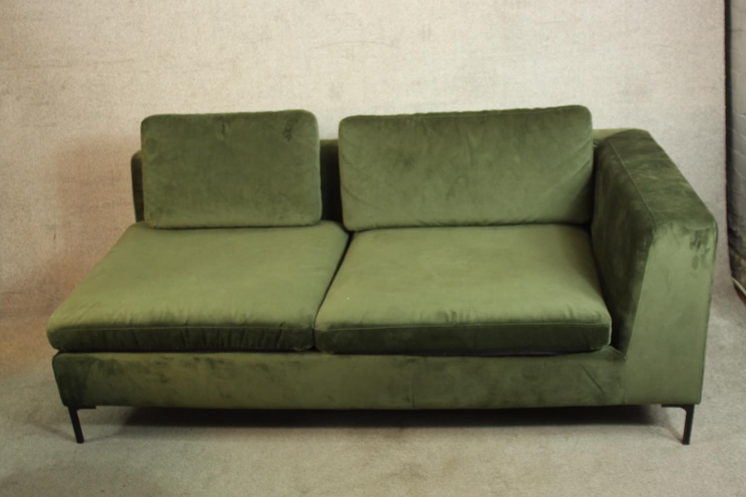 Corner sofa, contemporary. H.90 W.186 D.93cm.