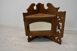 Small corner cabinet. H.60 W.55 D.25 cm.