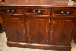 Dwarf sideboard, Georgian style mahogany. H.81 W.12 D.45 cm.