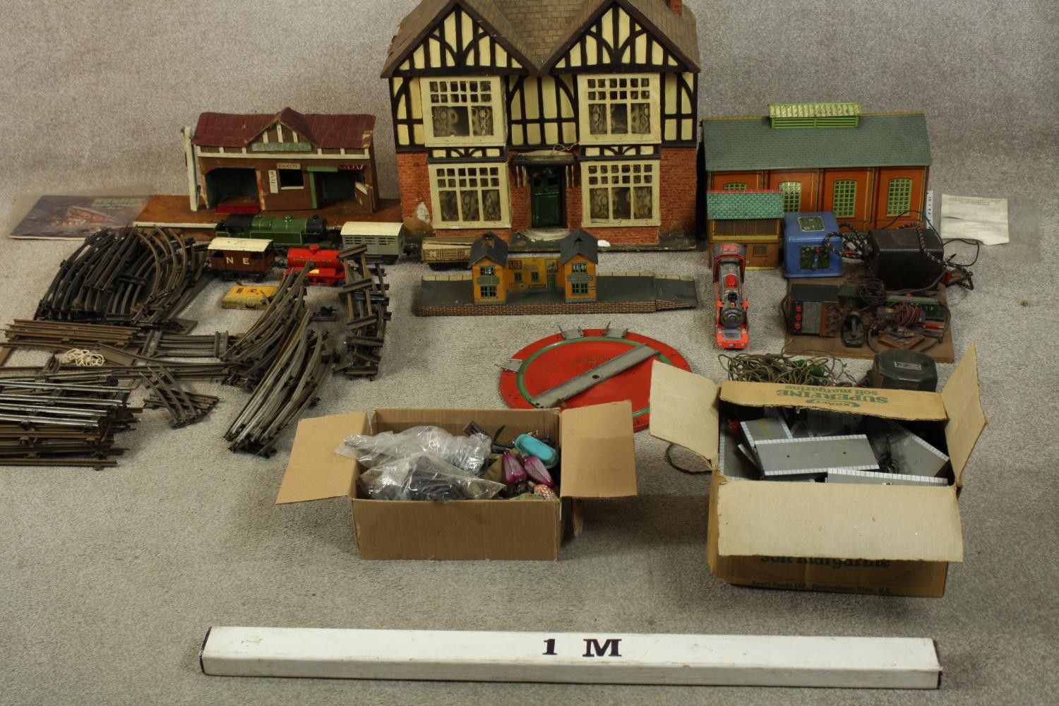 A 20th century tin plated model trainset together with assorted buildings, trains and track. H.58 - Image 2 of 5
