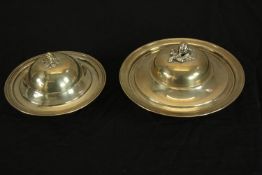 Two silver dishes with lids. The largest with a diameter of 19 cm. Hallmarked 'Melda 925'. Gross