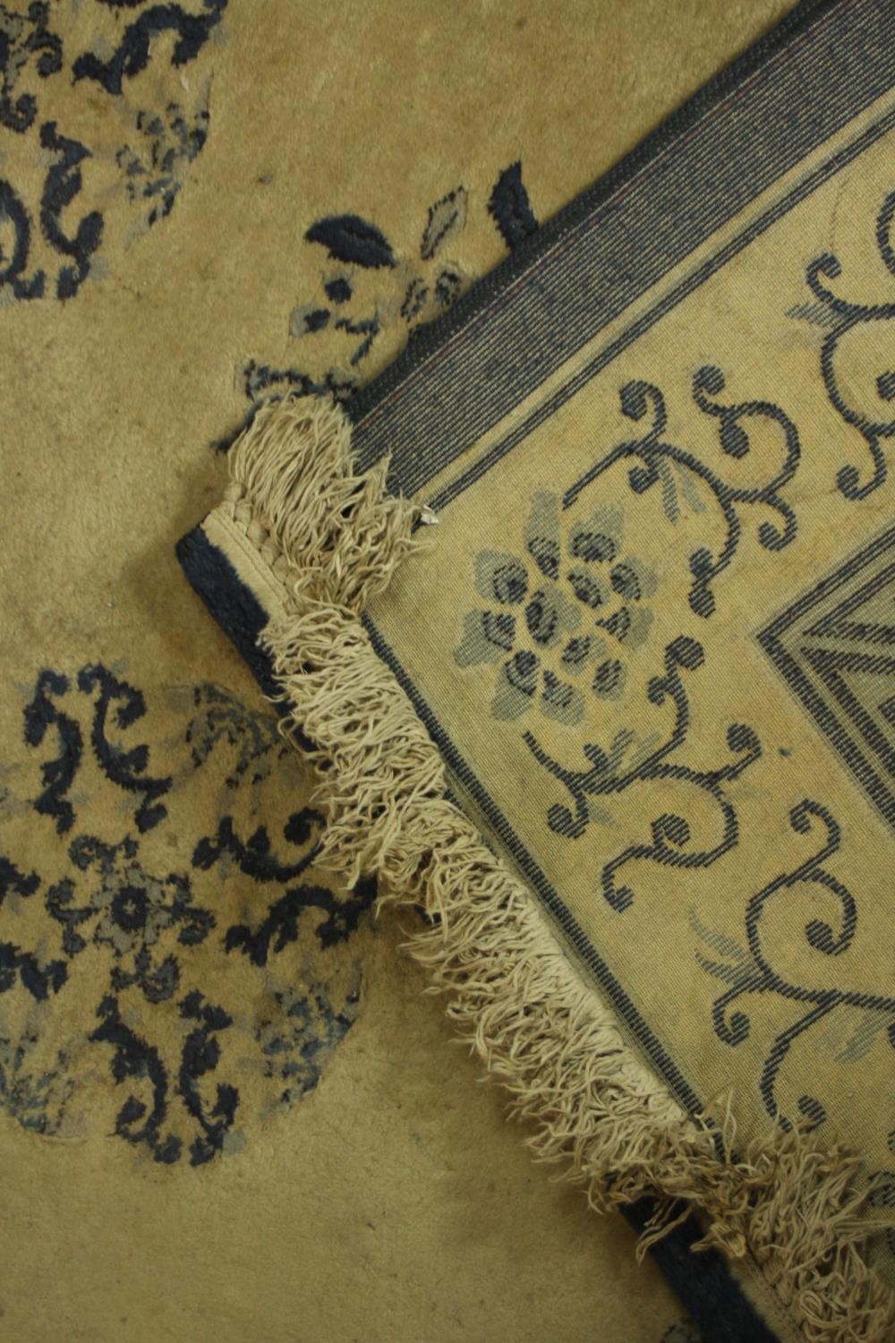 Carpet, vintage Chinese woollen. L.225 W.165cm. - Image 3 of 3