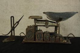 A set of vintage scales complete with its weights and balancing tool. H.25 x W.44cm.