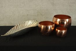 Three copper tea light bowls and one fruit bowl shaped as a leaf. L.65cm.