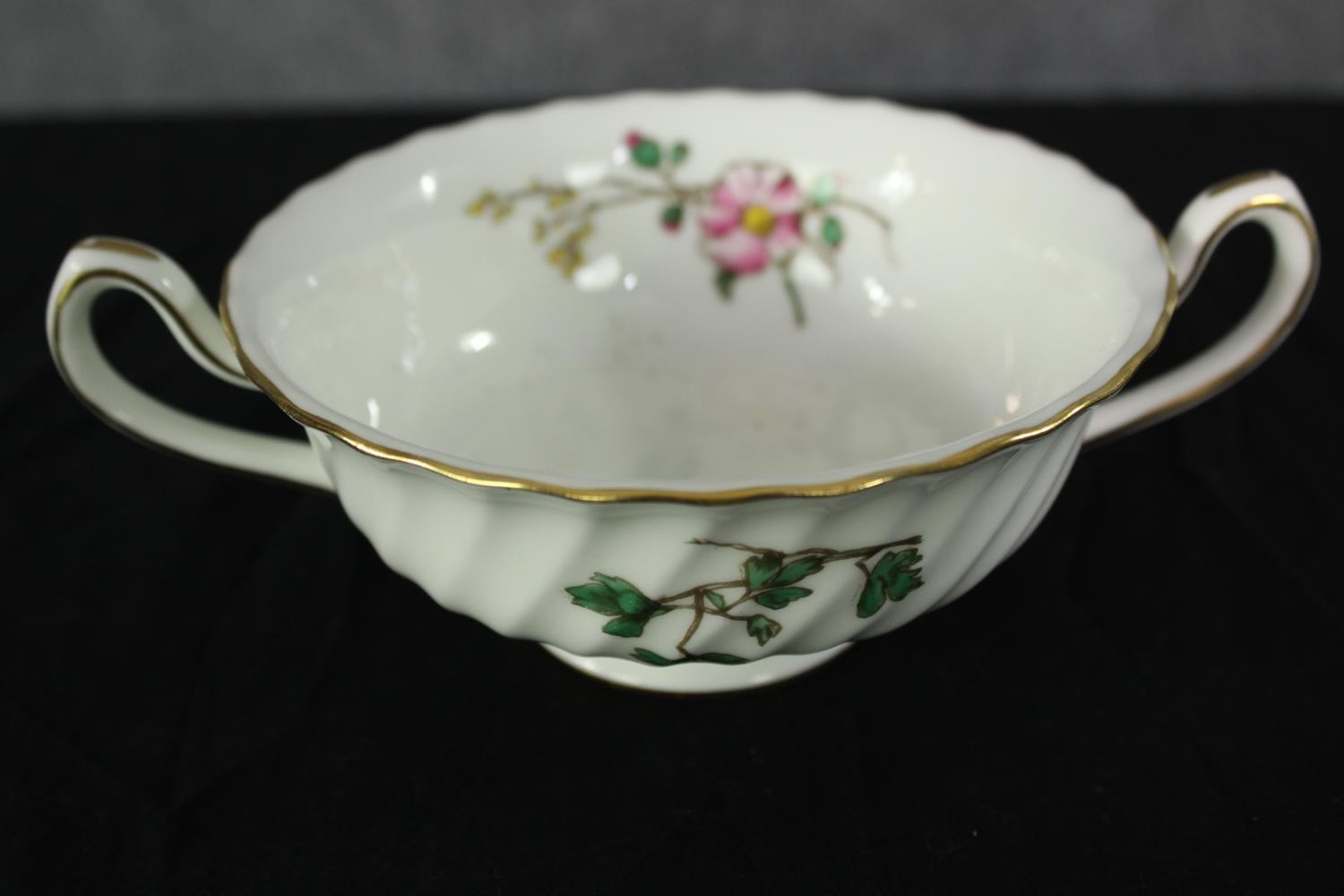 A set of Mintons bowls and saucers. With a floral design and double handles. Each with a diameter of - Image 4 of 6