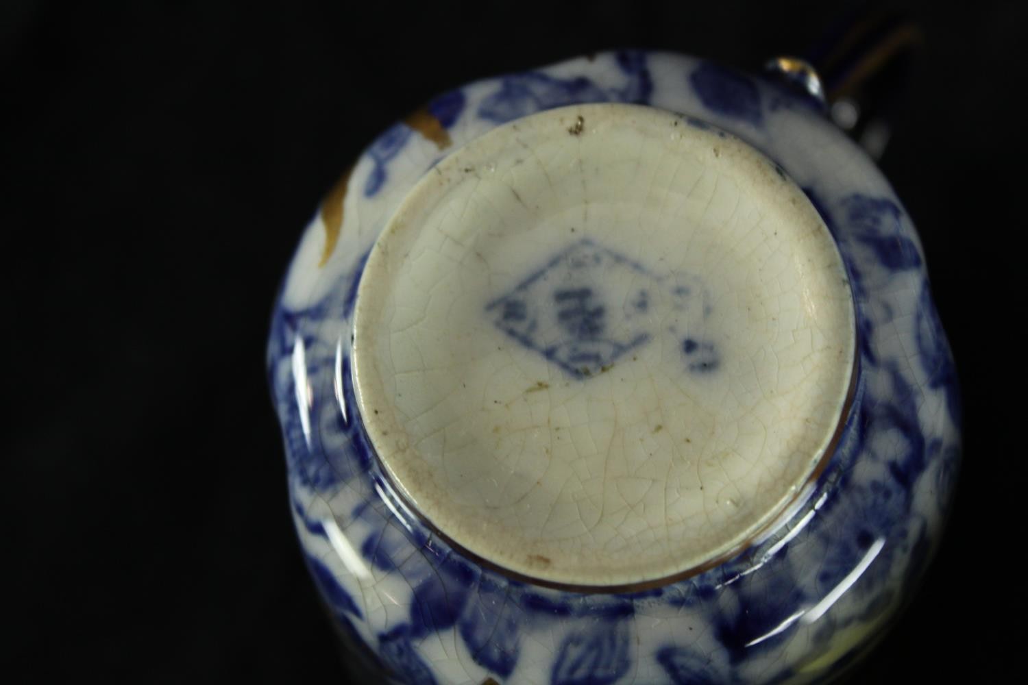 A collection of porcelain plates and cups. A varied mix of ages and styles. Includes a bulb bowl. - Image 11 of 11