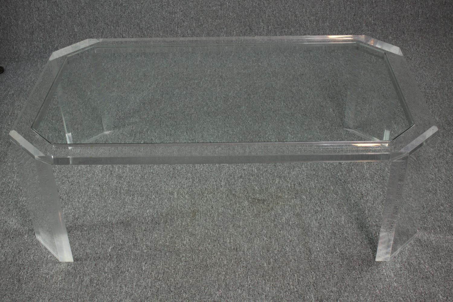 Coffee table, David Lange, vintage in lucite and glass. H.40 W.120 D.71cm.