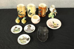 A collection of Australian themed mugs, plates and figures. The largest is H.16 cm.