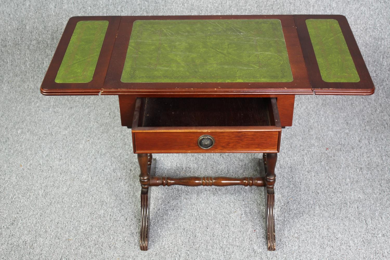 Lamp tables, a pair Georgian style mahogany. H.52 W.76 D.39. (extended) - Image 4 of 5