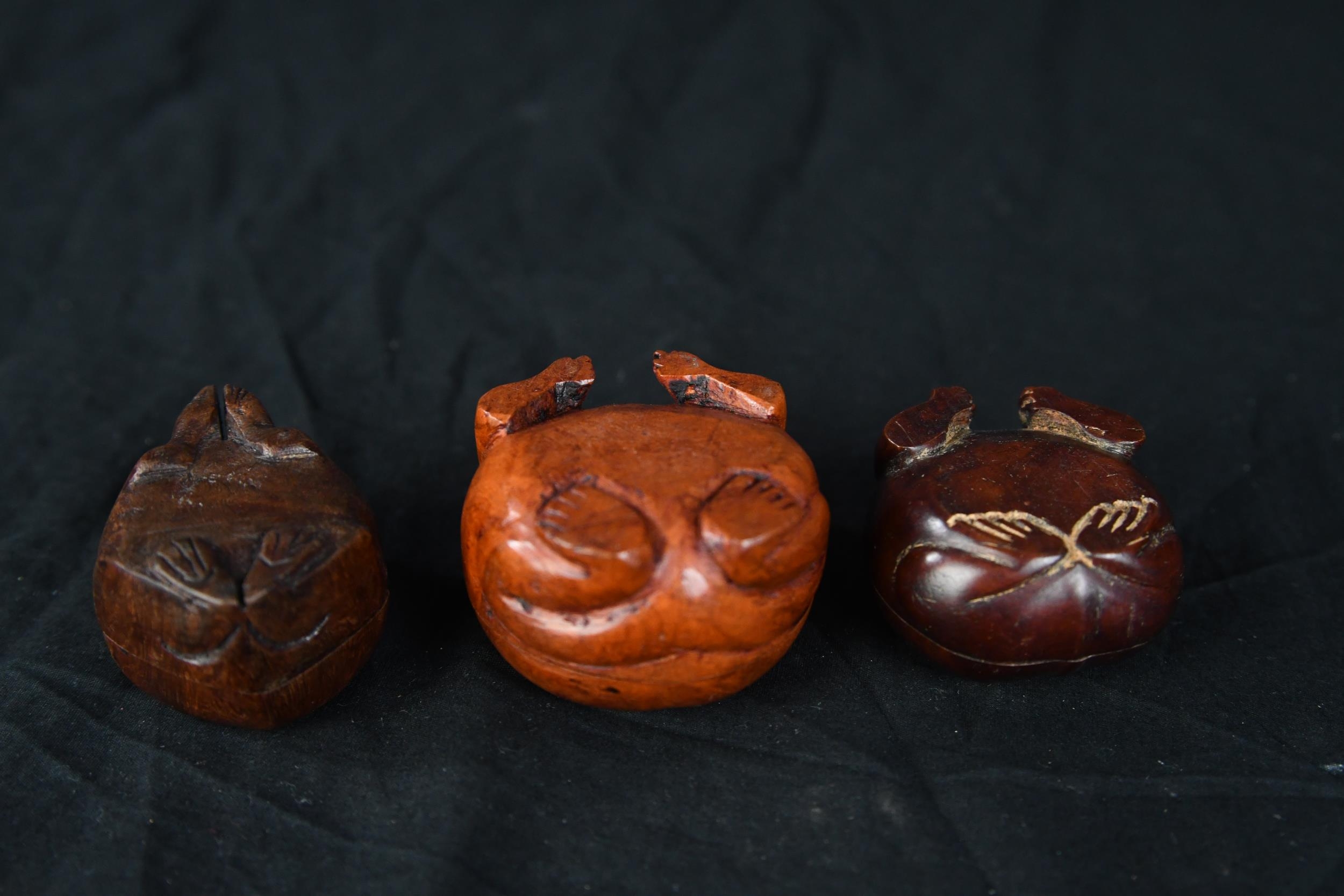 A set of three carved hardwood lidded pots in the shape of frogs. Twentieth century. H.4 x W.5.5 x - Image 2 of 3