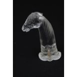 An Indian knife handle in the shape of a horses head. Glass. Twentieth century. H.12 cm.
