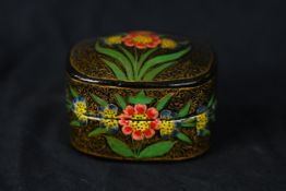 A Japanese lacquered lidded pot with floral decoration. Twentieth century. H.4 x W.6 x D.5 cm.