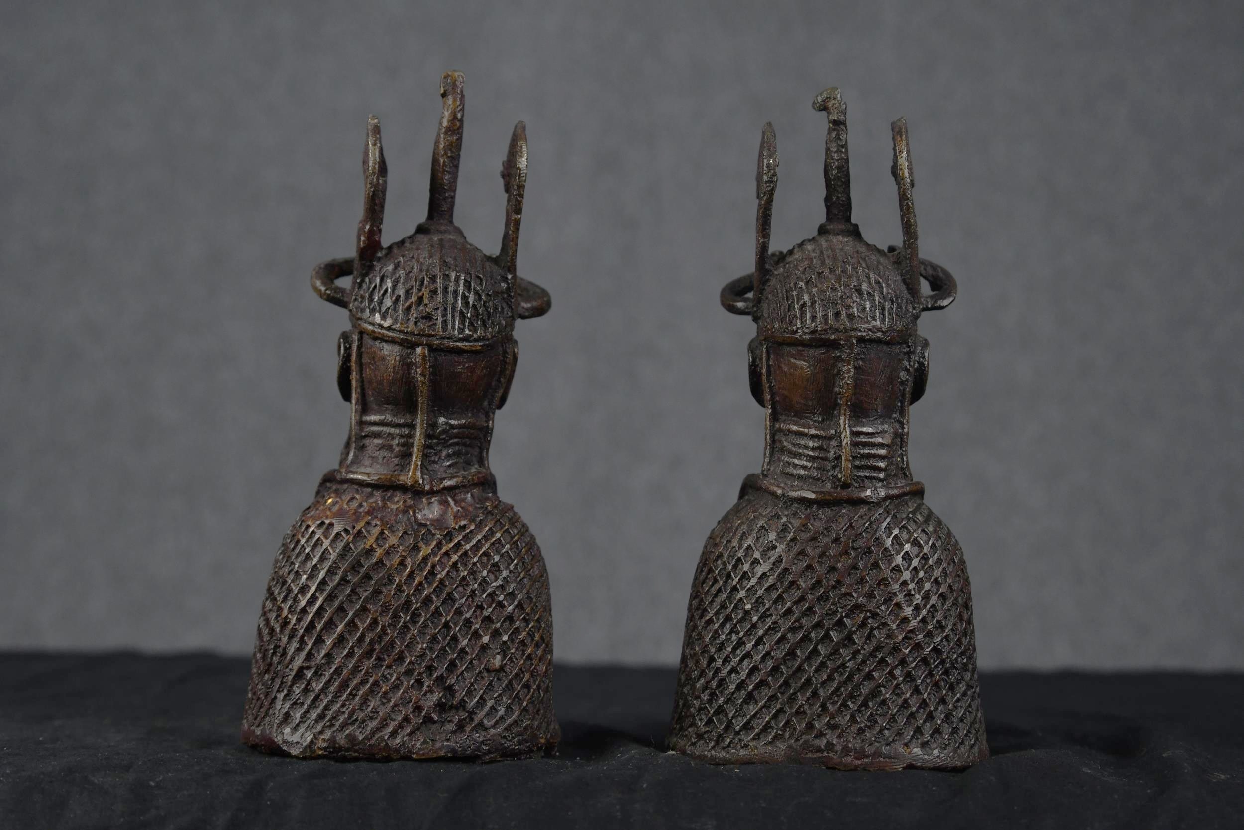 A pair of bronze busts. Possibly the King and Queen of Benin. A fine casting with detailed dress and - Image 2 of 3