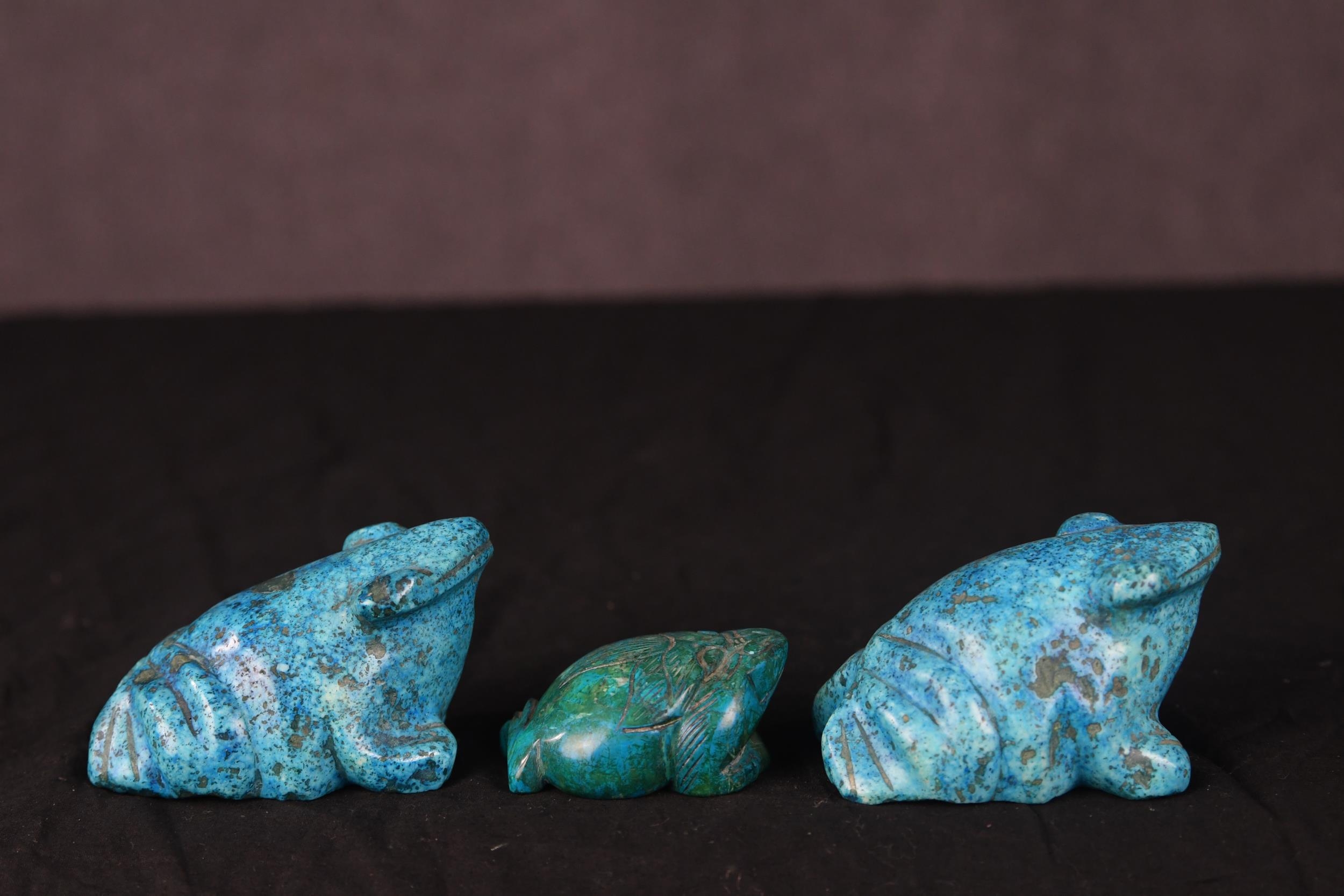 Three Chinese carved blue hardstone frogs of various forms. H.5 x W.8 x D.5 cm - Image 3 of 3