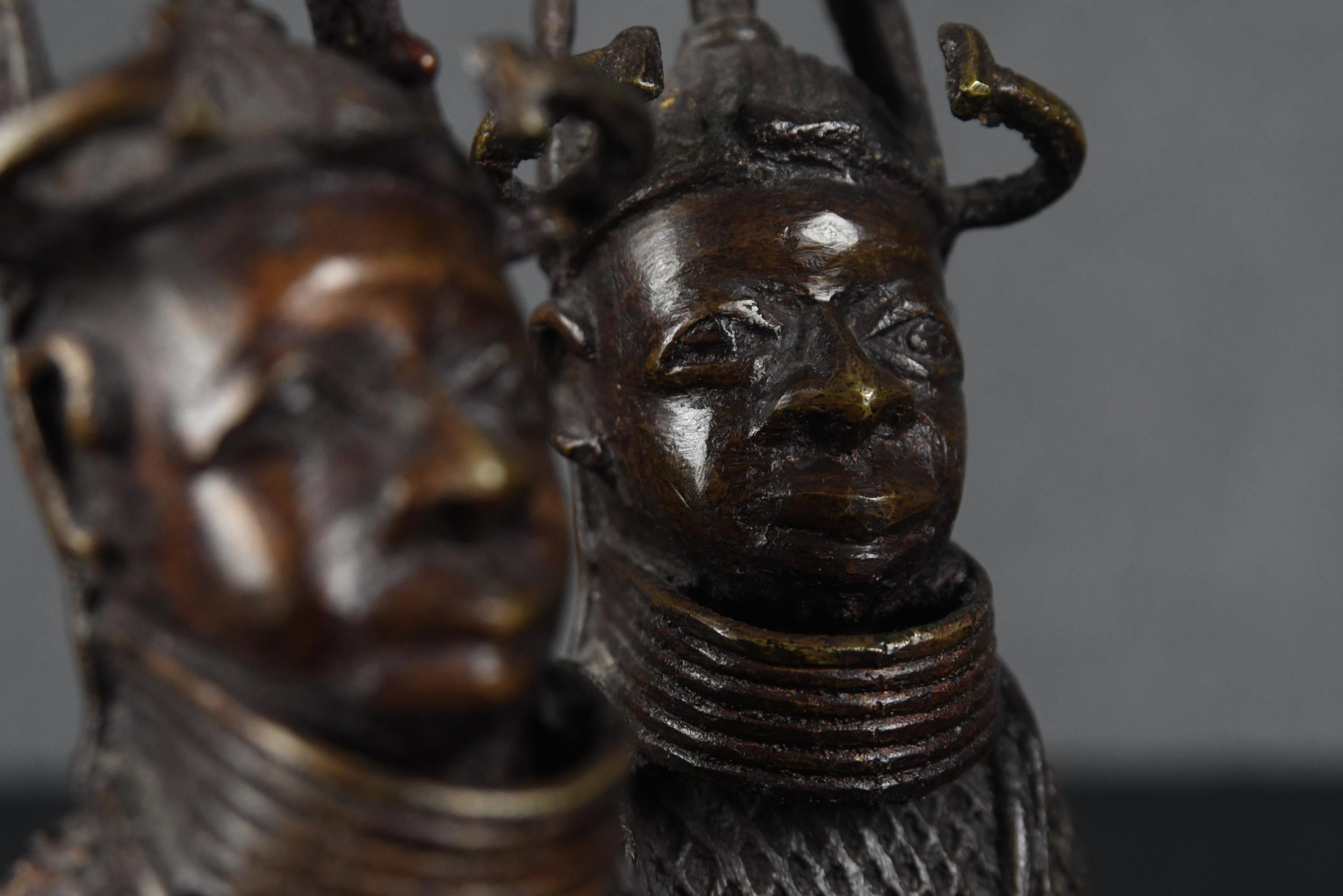 A pair of bronze busts. Possibly the King and Queen of Benin. A fine casting with detailed dress and - Image 3 of 3