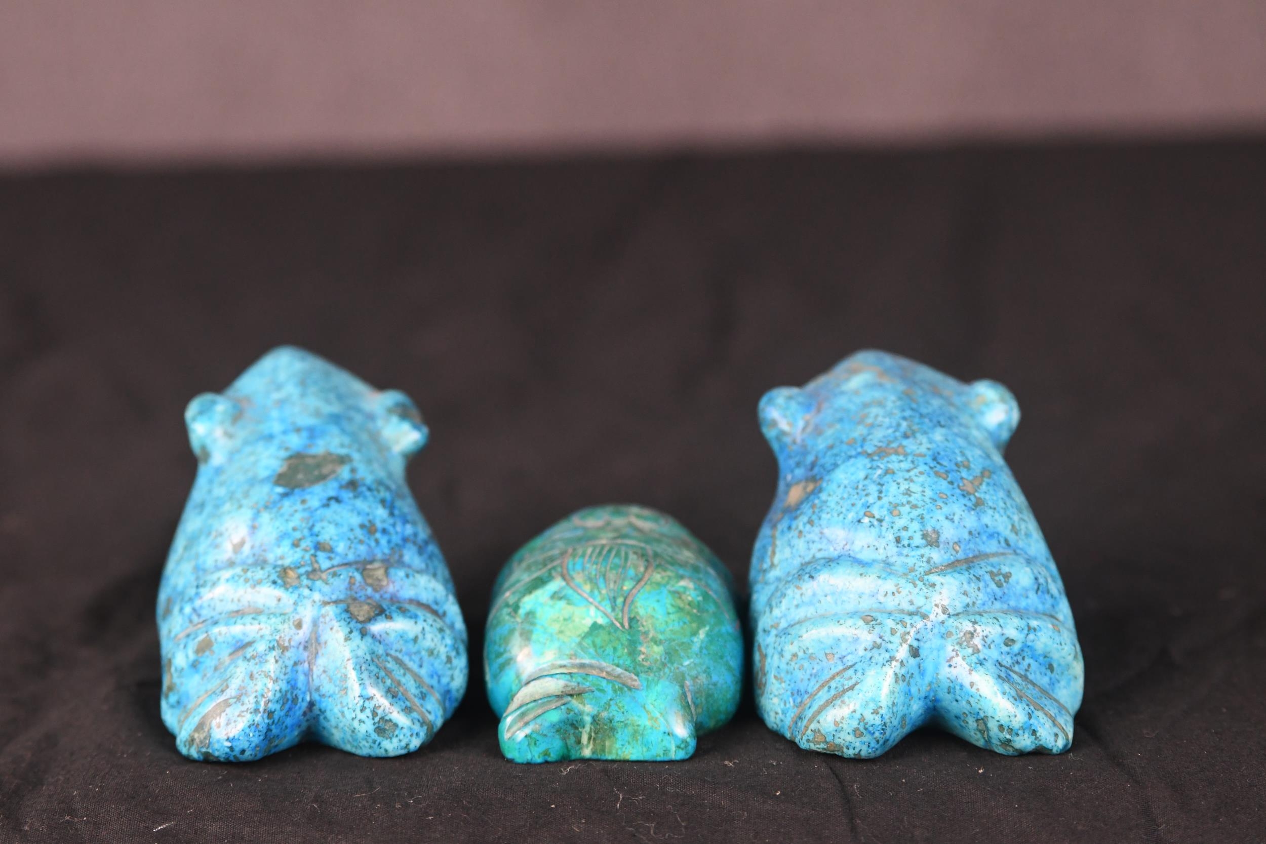 Three Chinese carved blue hardstone frogs of various forms. H.5 x W.8 x D.5 cm - Image 2 of 3