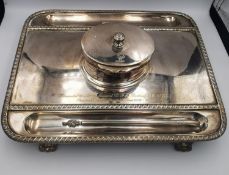 A Victorian sterling silver desk inkwell/stand with Chinese silver dip pen. Rope design to the