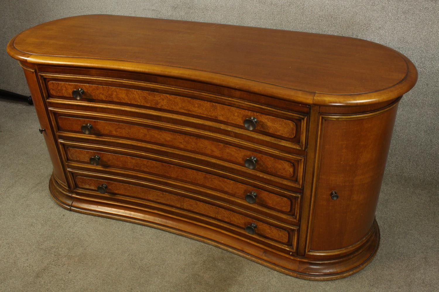 Chest of drawers, contemporary Continental, burr walnut and walnut. H.74 W.160 D.56cm. - Image 2 of 4