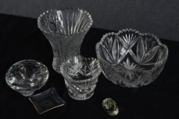 An assortment of cut glass in varied patterns and a small dish. The largest with a diameter of 21