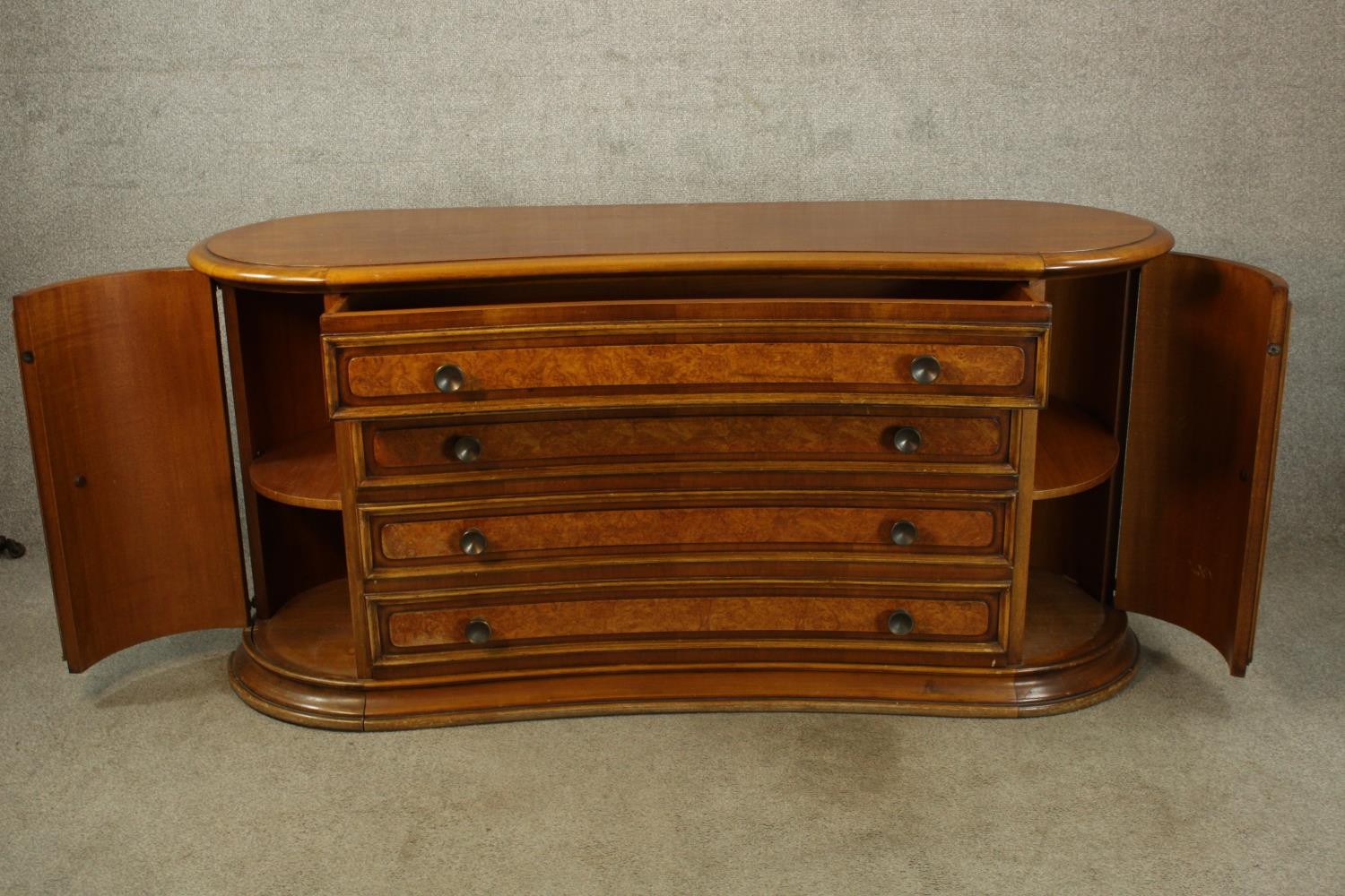 Chest of drawers, contemporary Continental, burr walnut and walnut. H.74 W.160 D.56cm. - Image 4 of 4